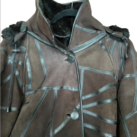 Women’s Sheepskin Coat - Picture 2 of 7